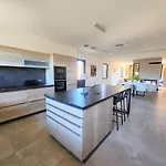 Вилла D'architecte, 12 Personnes, Avec Piscine Faugeres (Herault)