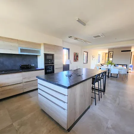 Villa D'architecte, 12 Personnes, Avec Piscine Faugères